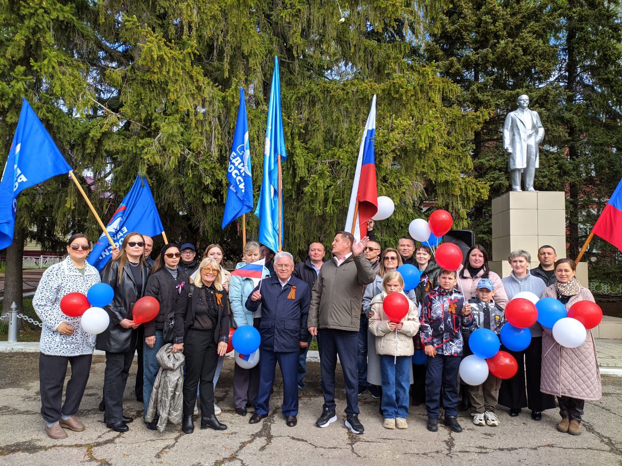 С праздником Весны и Труда, уважаемые друзья и земляки!.