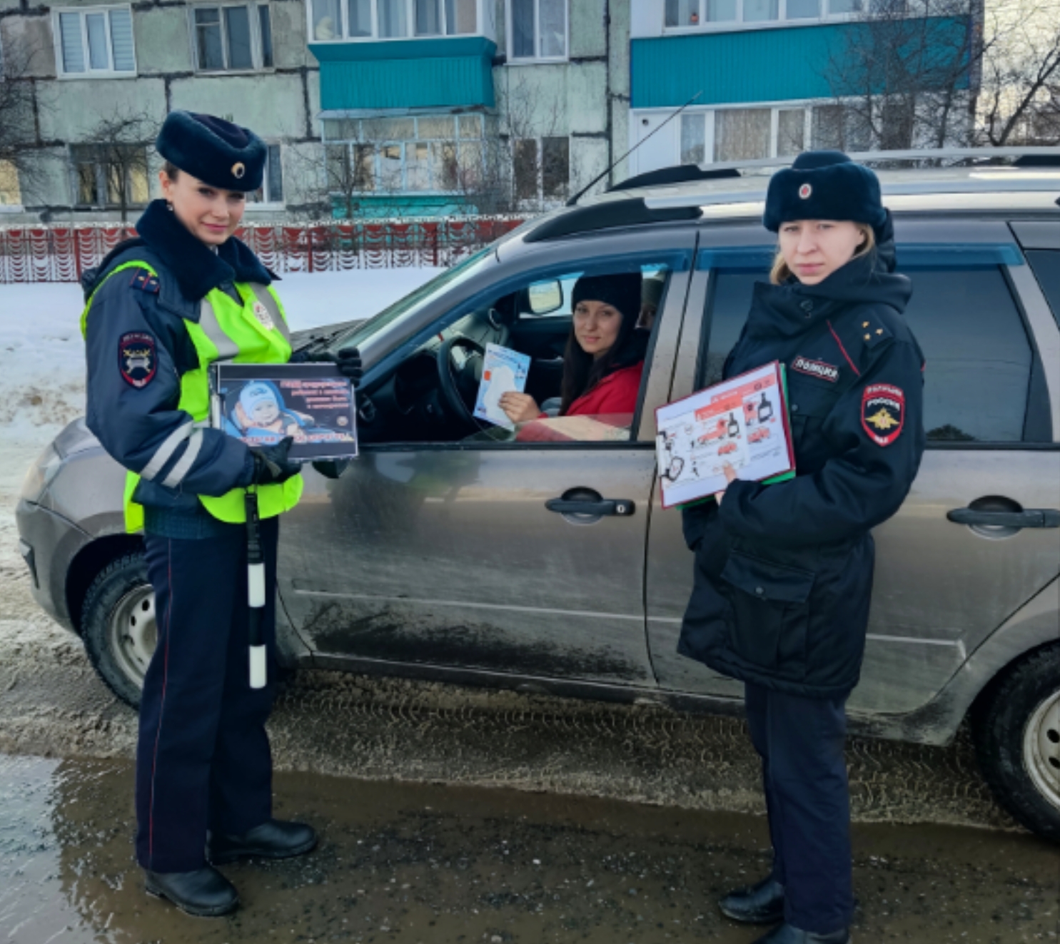 Сотрудники Госавтоинспекции призвали родителей использовать детские удерживающие устройства при перевозке детей.