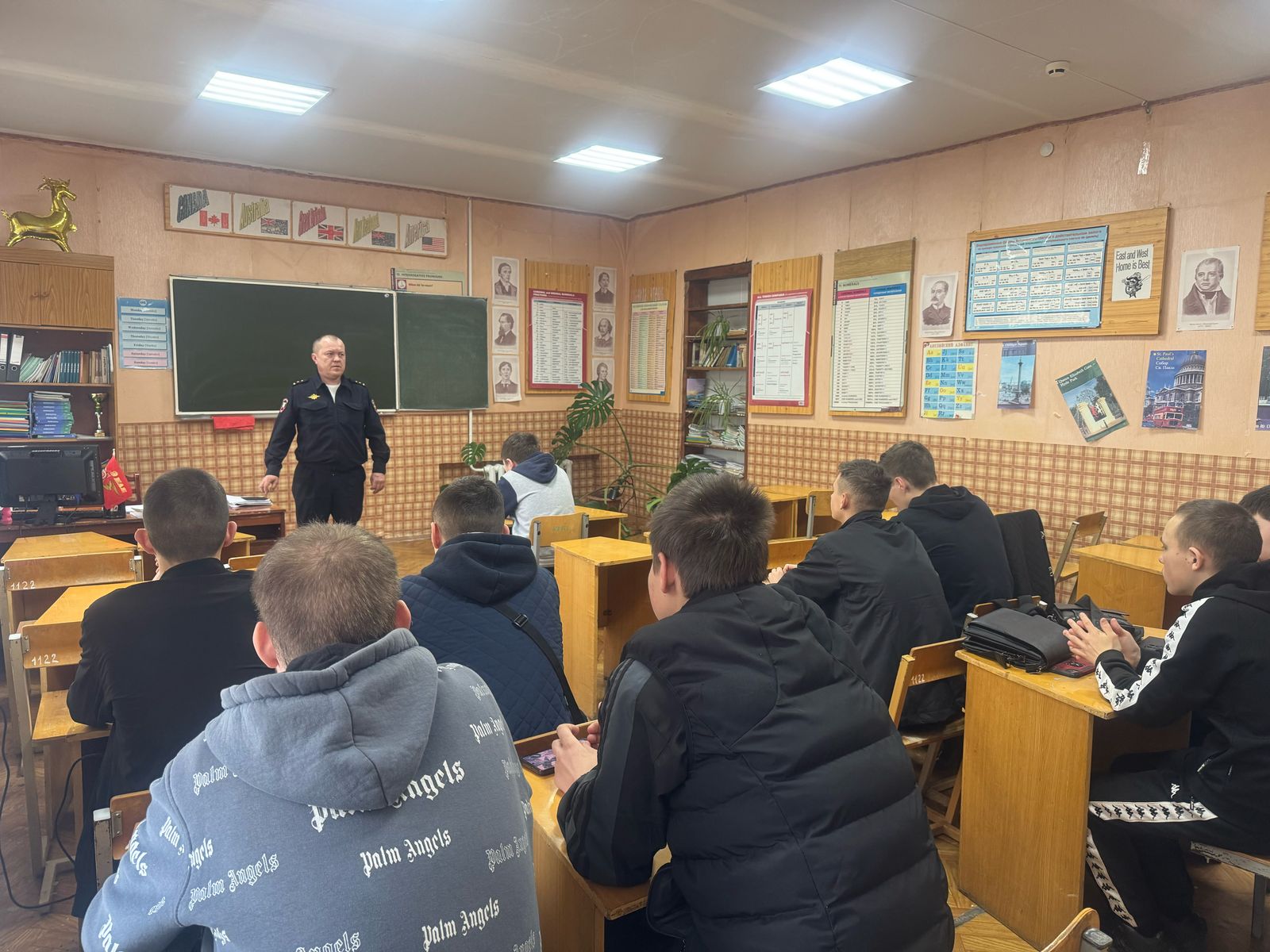 Профилактические мероприятия по ПДД прошли в образовательных организациях Цильнинского района.