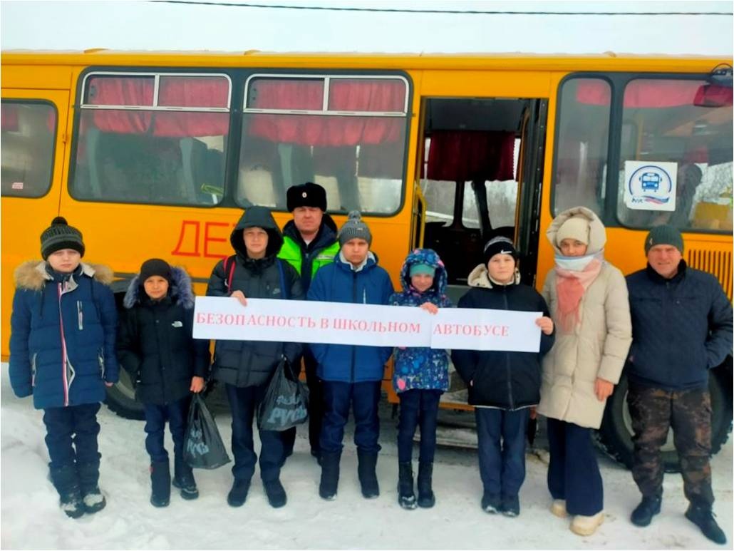 Обучающие инструктажи в школьных автобусах прошли в рамках Декады безопасности дорожного движения.