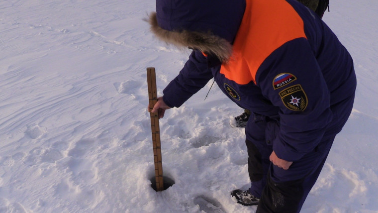 Внимание, рыбаки! С 25 ноября запрещён выход на лёд. Все, кто в период ледостава будет замечен на «молодом» льду, будут оштрафованы.