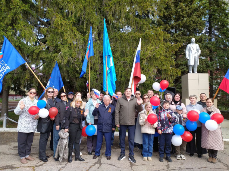 В районном центре прошла первомайская демонстрация!. В районном центре прошла первомайская демонстрация!.