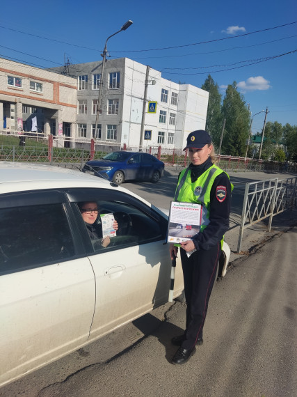 Автоинспекторы призвали водителей не нарушать скоростной режим и соблюдать ПДД. Автоинспекторы призвали водителей не нарушать скоростной режим и соблюдать ПДД.