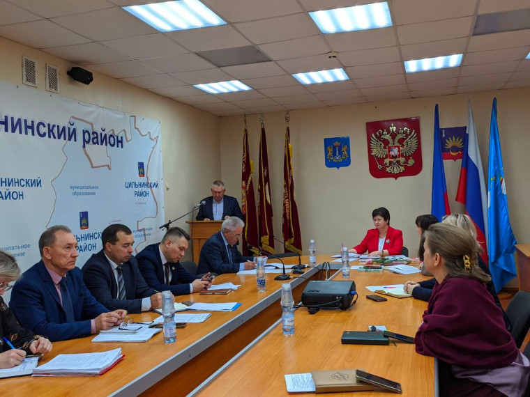 Еженедельное аппаратное совещание. Еженедельное аппаратное совещание.